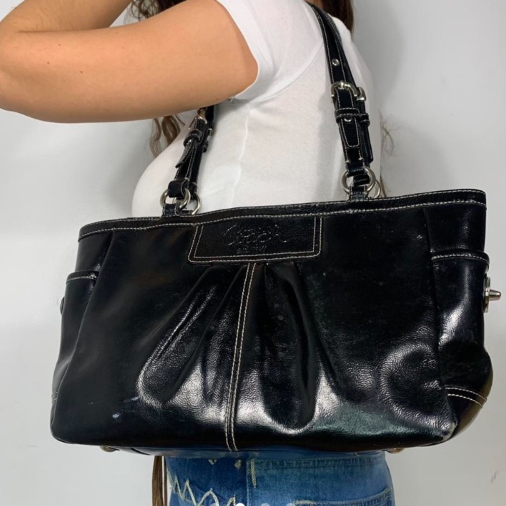 Y2K COACH BLACK GLOSSY LEATHER SMALL STRAP BAG PURSE
